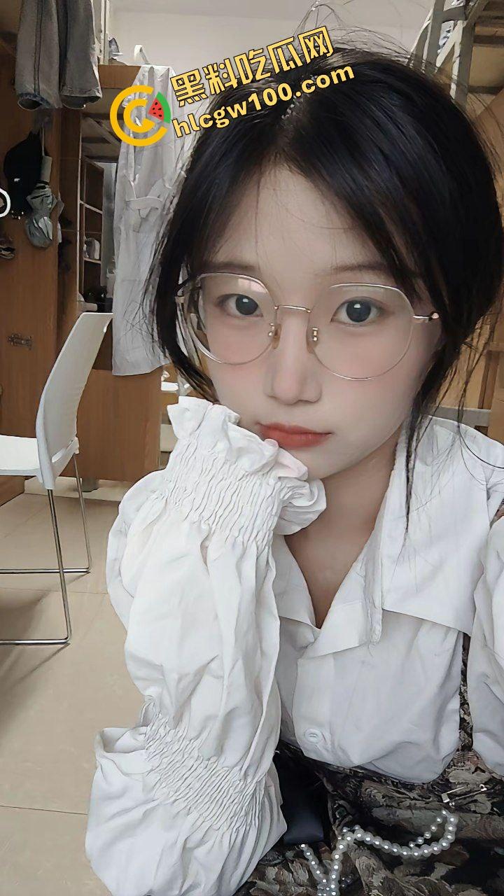 瓜友独家投稿曝光生化母体！化大附中卖淫骚鸡【余纯】600约炮单男，黑丝操逼颜射贱脸！独家流出！  第2张