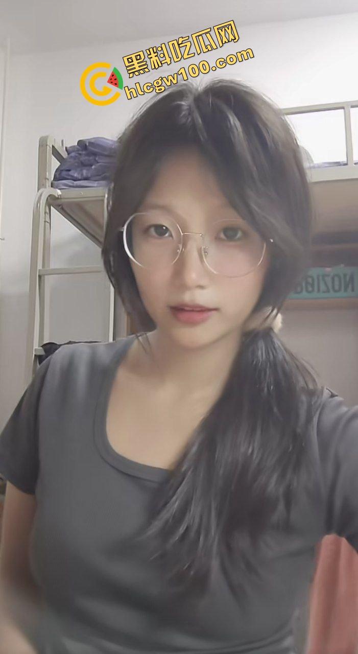 瓜友独家投稿曝光生化母体！化大附中卖淫骚鸡【余纯】600约炮单男，黑丝操逼颜射贱脸！独家流出！  第3张