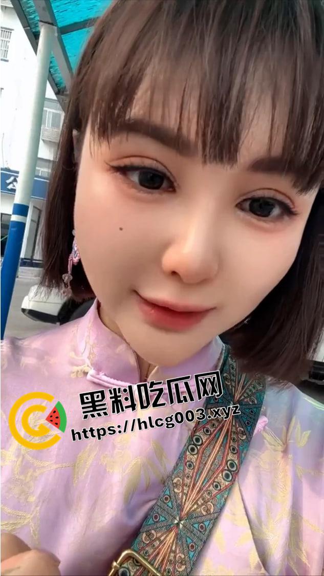 共享单车纹身裸女原视频！骑着车衣服就脱光了 本人事后发声将起诉拍摄视频者 怕不是炒作吧  第4张