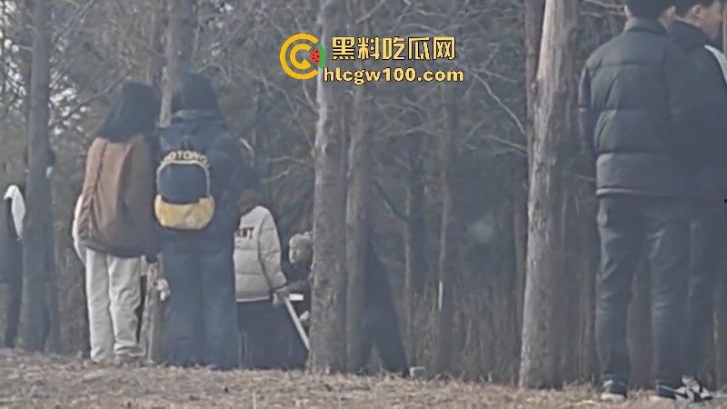 山东临沂精神小伙为抢女神交配权带兄弟持刀砍情敌 拉架小哥惨遭爆头当场脑袋开花 现场爆血视频流出！  第3张