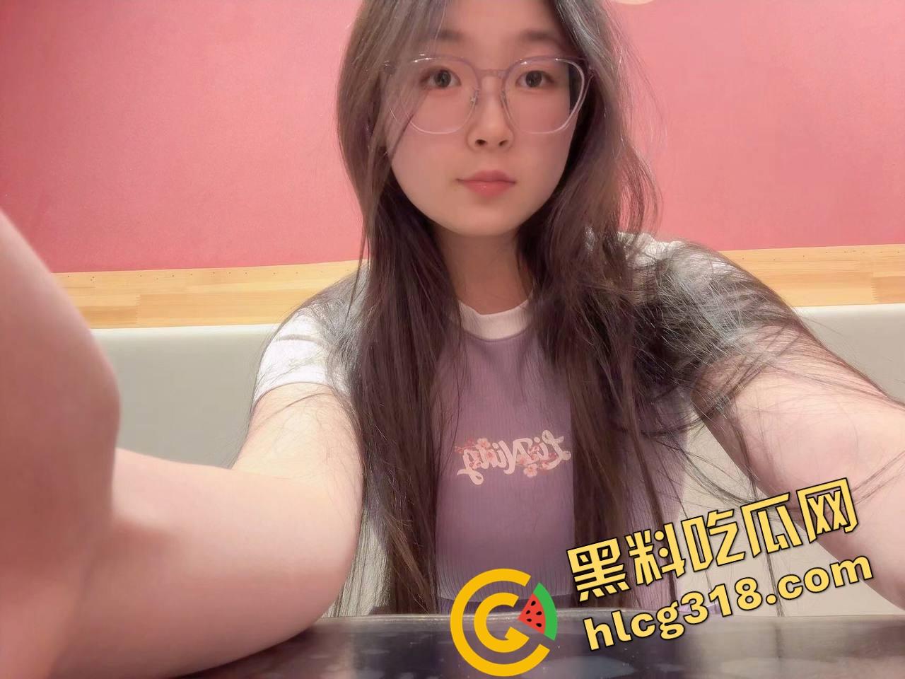 电梯春潮涌动，男女上楼全程互撩，男的手法老道全程开摸，解开发型就是解锁原始本能！  第2张