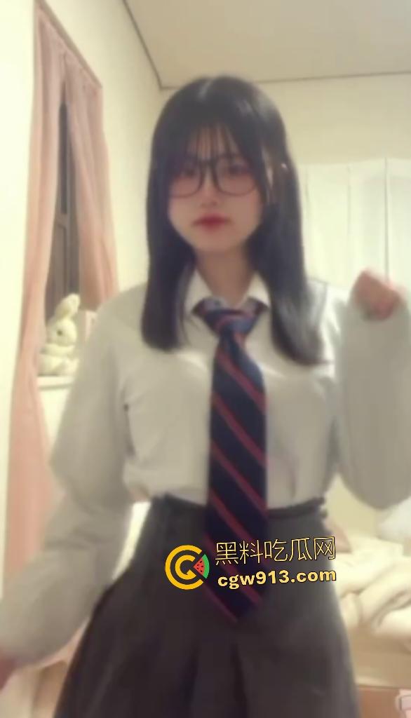 北体大舞蹈生【卢佳华】，开学找学弟试酒店的质量，浴室玻璃上屁股印好美，不论怎么操玻璃都不坏！  第1张