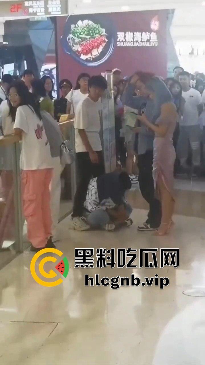 哈尔滨又又又出圈了！！哈西万达广场，一男子偷拍女生被抓！  第6张