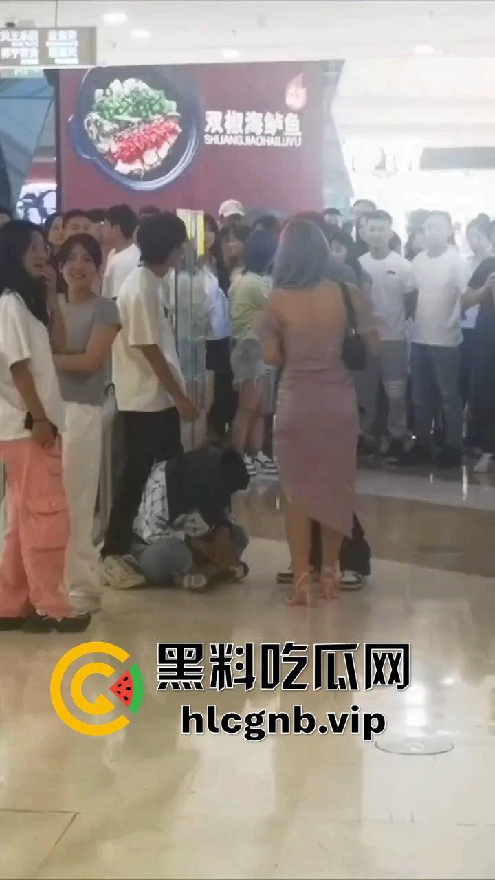 哈尔滨又又又出圈了！！哈西万达广场，一男子偷拍女生被抓！  第12张