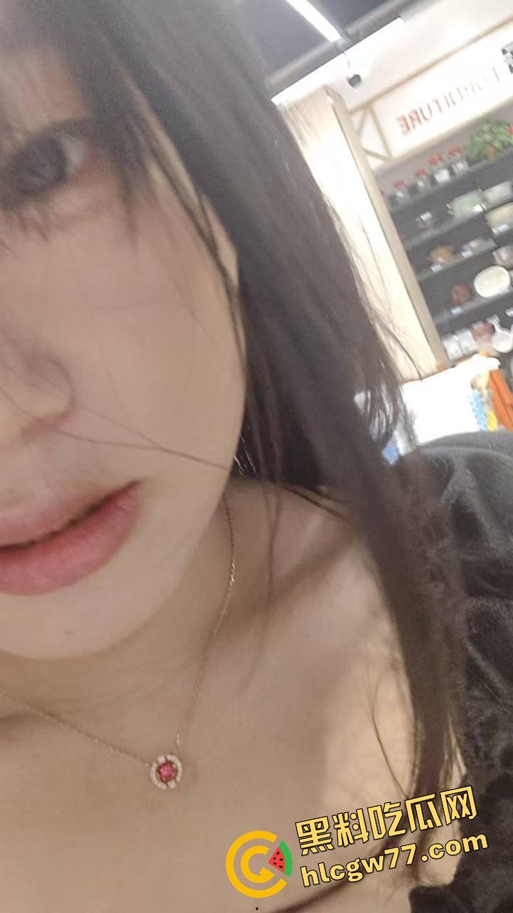 上海同济大学嫩妹【刘思雨】欠前男友钱不还,最后靠卖身结婚抵债,这婚礼干脆叫赔偿仪式吧! 第10张 上海同济大学嫩妹【刘思雨】欠前男友钱不还,最后靠卖身结婚抵债,这婚礼干脆叫赔偿仪式吧! 第10张