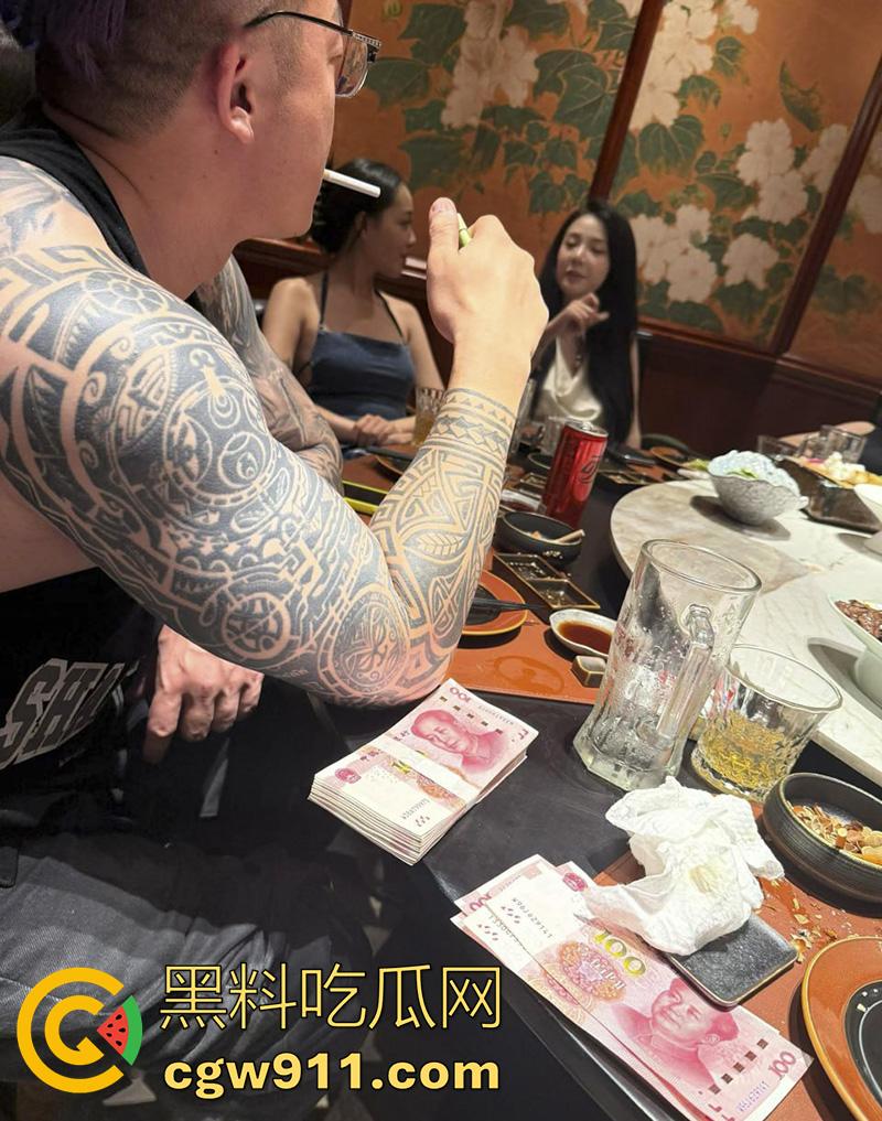 抖音千万粉丝网红【李二狗】，被曝泳池派对1V4事件，全都是高品质女神，大奶长腿身材逆天，这玩的质量这么好么？  第6张