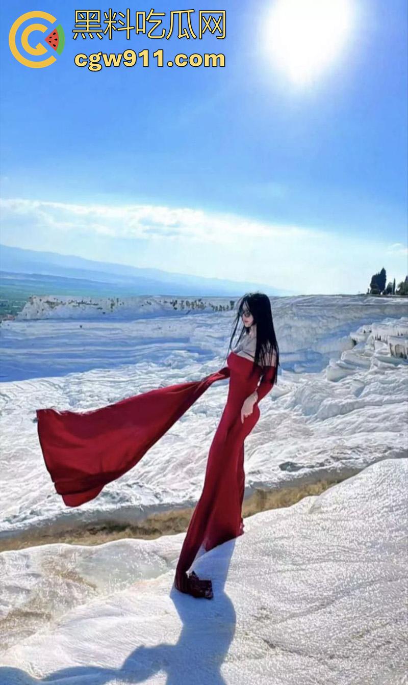 抖音千万粉丝网红【李二狗】，被曝泳池派对1V4事件，全都是高品质女神，大奶长腿身材逆天，这玩的质量这么好么？  第10张