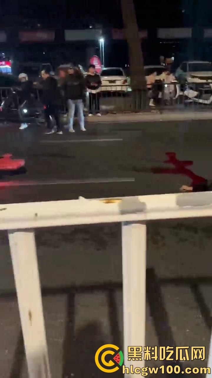 痛心！汕头长江路突发悲剧，电动车男子与汽车相撞瞬间丧命，汽车冲毁护栏  第5张