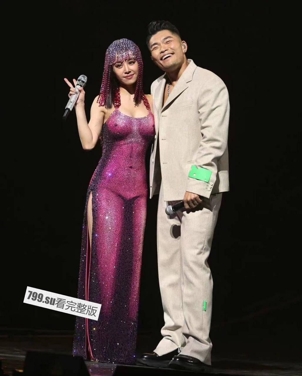 蔡依林 演唱会惊现大尺度造型 疑似三点全露 第4张 蔡依林 演唱会惊现大尺度造型 疑似三点全露 第4张