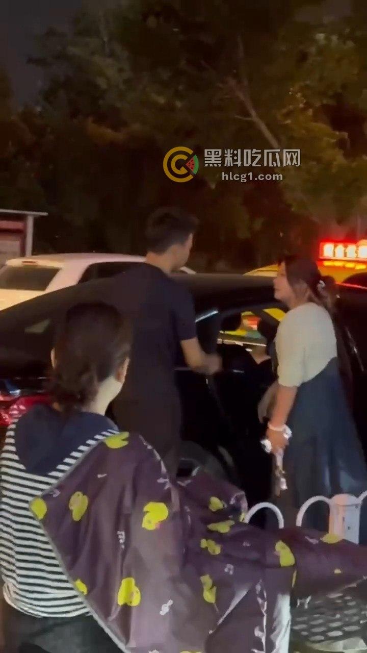 震撼现场！南京奥迪车主带小三遭正妻当街围堵，引发全城大堵车！  第2张