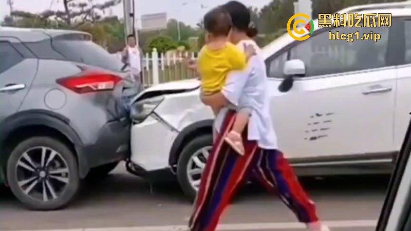 山东又又又上分了！宝妈追尾抱着孩子拿小刀刺前车司机！  第6张