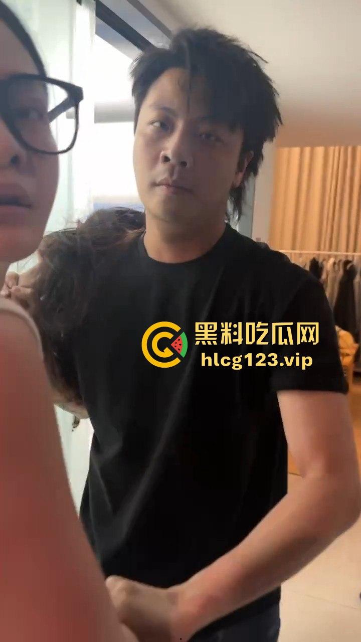 汕头知名男歌手【七万】出轨实锤！原配抓小三怒薅头发，七万护小三被骂软饭男！  第8张