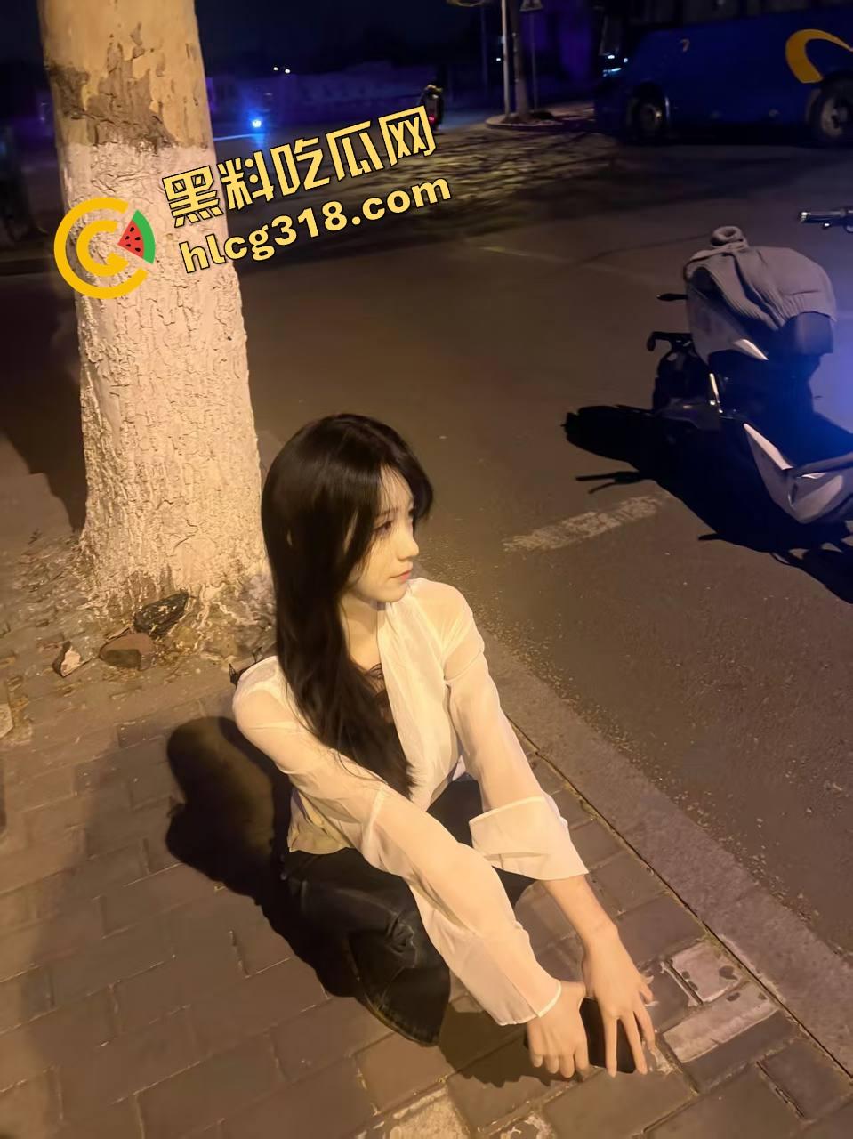 这逼是5V直流还是220V交流？这女人靠电击爽成神经病，去缅北都嫌不够刺激爽到抽搐！  第4张