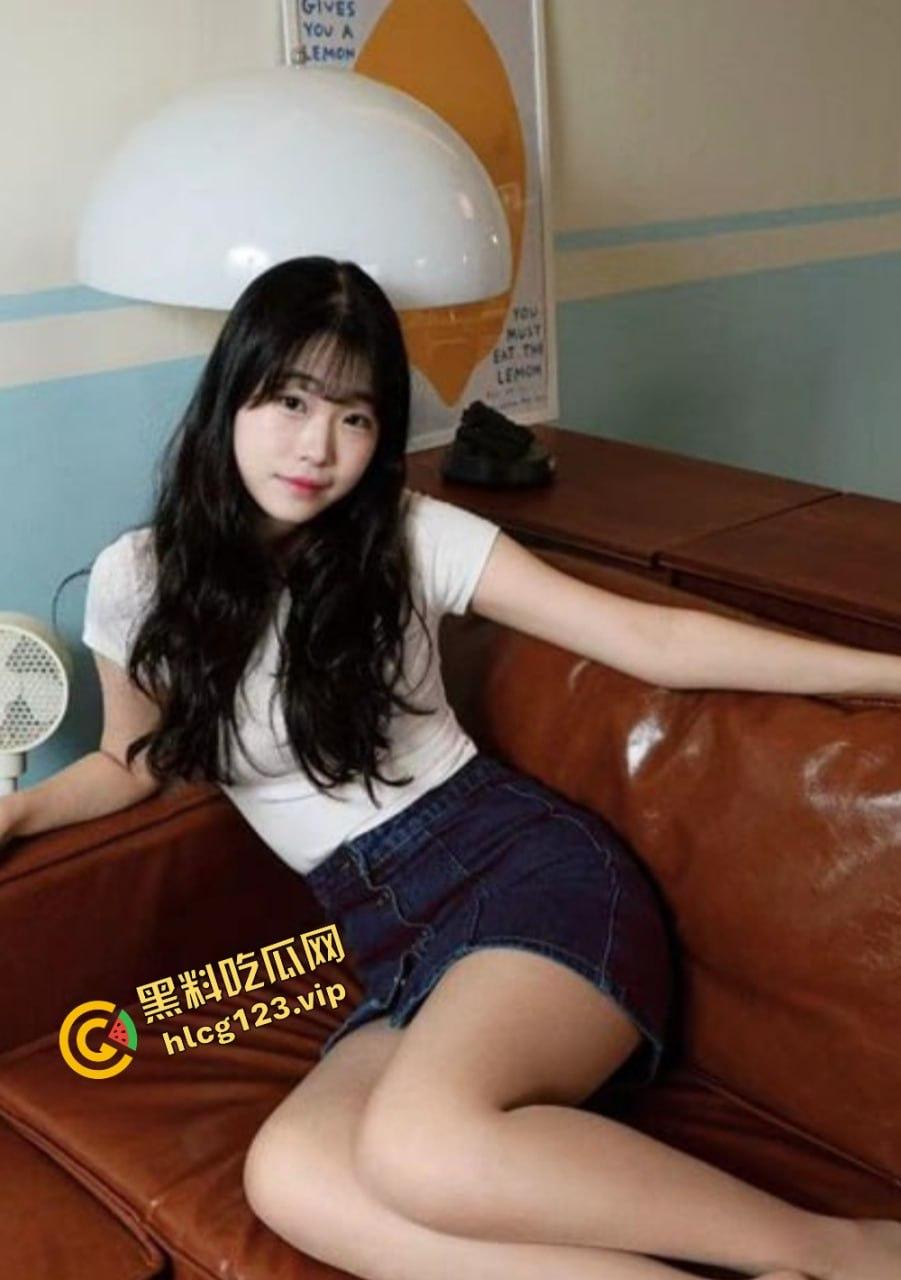 韩国甜美美女【朴泰恩】与教练3P激情流出！清纯外表下的骚气爆发，酒店疯狂摇摆淫叫不断！  第2张