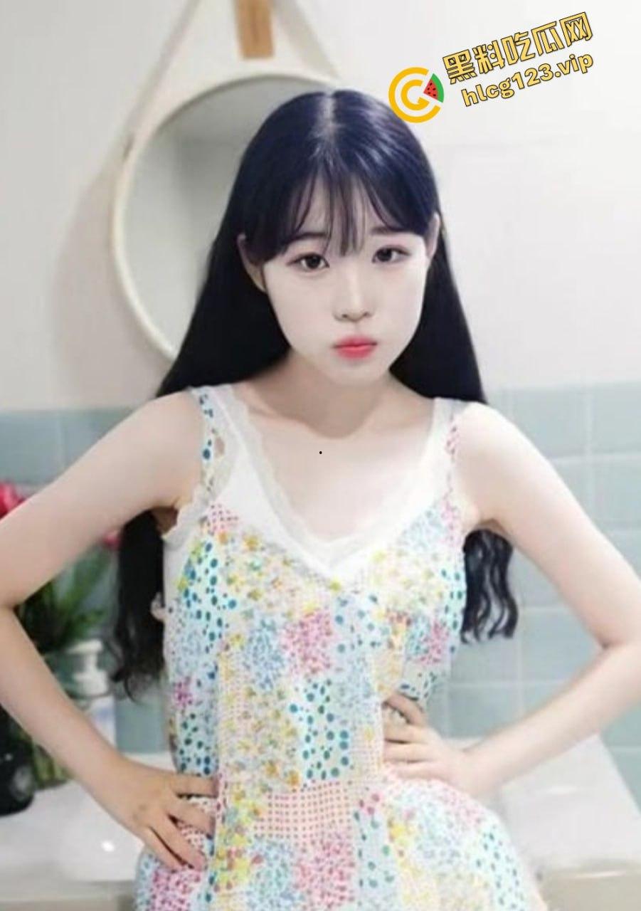 韩国甜美美女【朴泰恩】与教练3P激情流出！清纯外表下的骚气爆发，酒店疯狂摇摆淫叫不断！  第3张