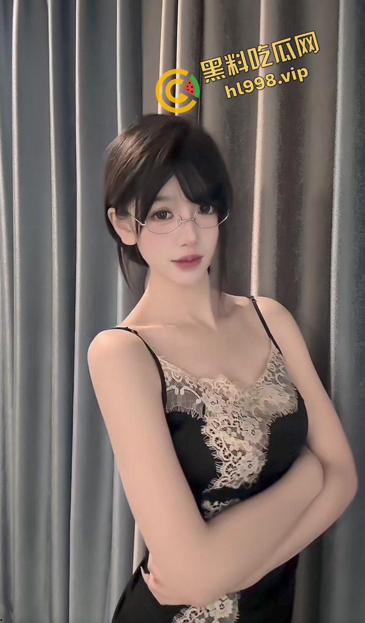 抖音62万粉骚贱御姐『朱思琪』完美炮架 金主约操对镜后入 销魂表情淫荡至极！独家曝光流出！  第3张