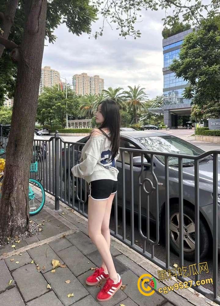 妹妹探望生病的哥哥，决定帮哥哥放松放松身体，性感肉丝玉足足交，被哥哥后入暴力抽插粉穴 !  第2张