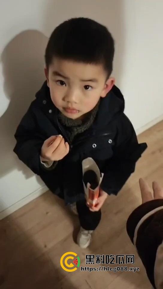 重庆沙坪坝区淫妇【杨芳仪】王者荣耀玩安琪拉勾汉子开操，老公气炸甩出聊天屌穴视频，这浪货一把年纪还挺骚！  第18张