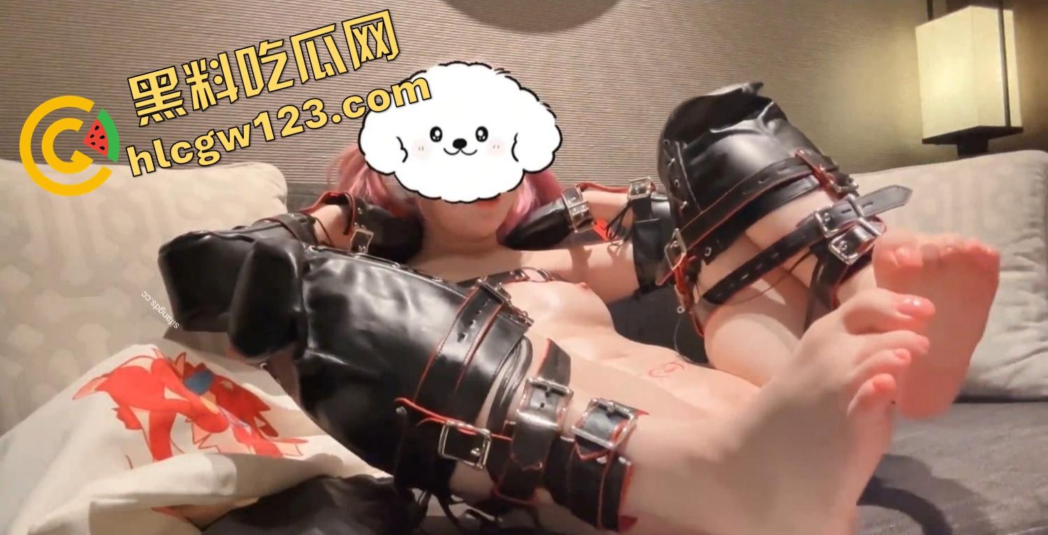 当馒头脸白虎逼撞上阿黑颜，骚得流油，就是不知道是真白虎还是剃过的，别等插进去才发现刺鸡巴！  第14张