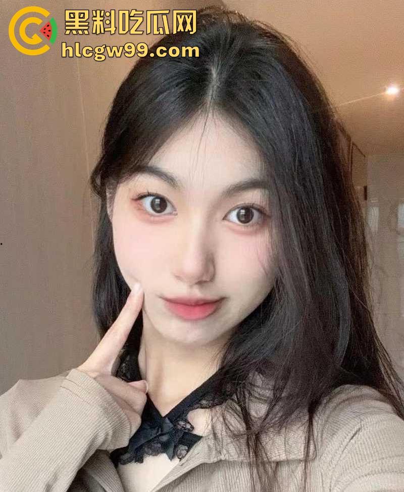 抖音网红【樂莓子乐】开档黑丝大秀，昔日御姐转型走萝莉风 狂抠骚穴撩拨金主，福利视频曝光流出！  第2张