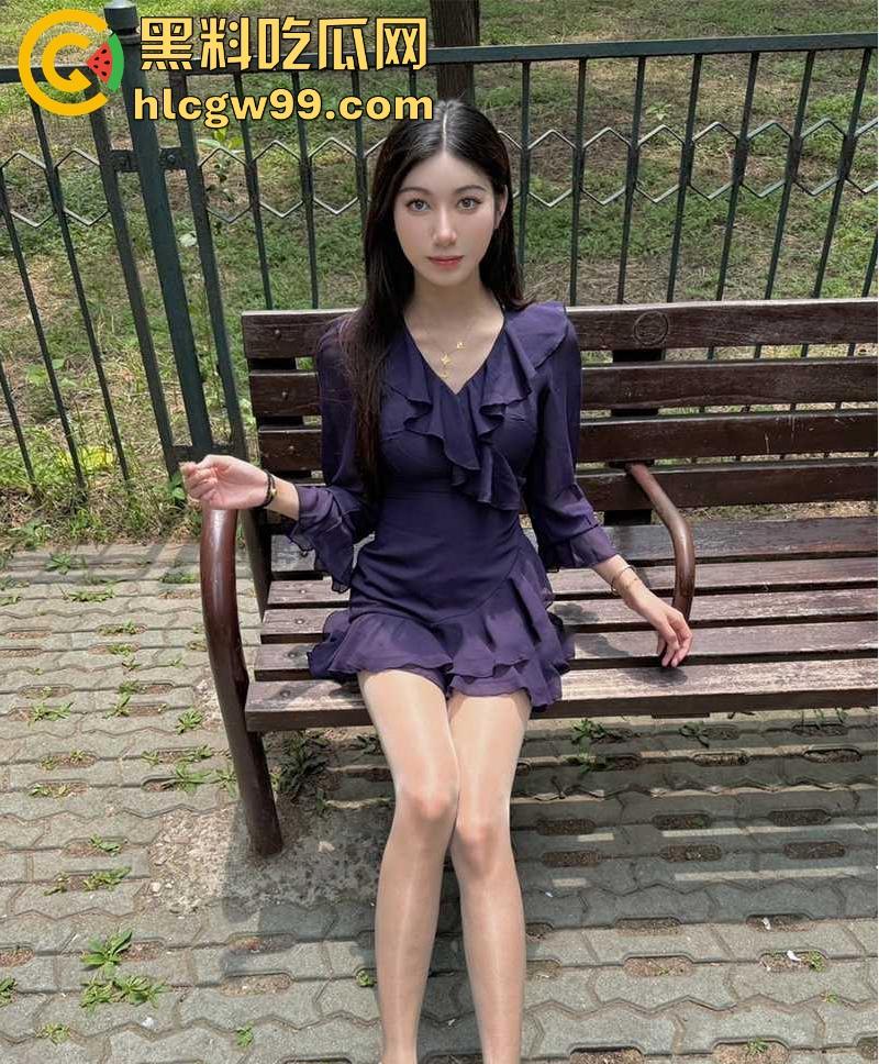 抖音网红【樂莓子乐】开档黑丝大秀，昔日御姐转型走萝莉风 狂抠骚穴撩拨金主，福利视频曝光流出！  第8张