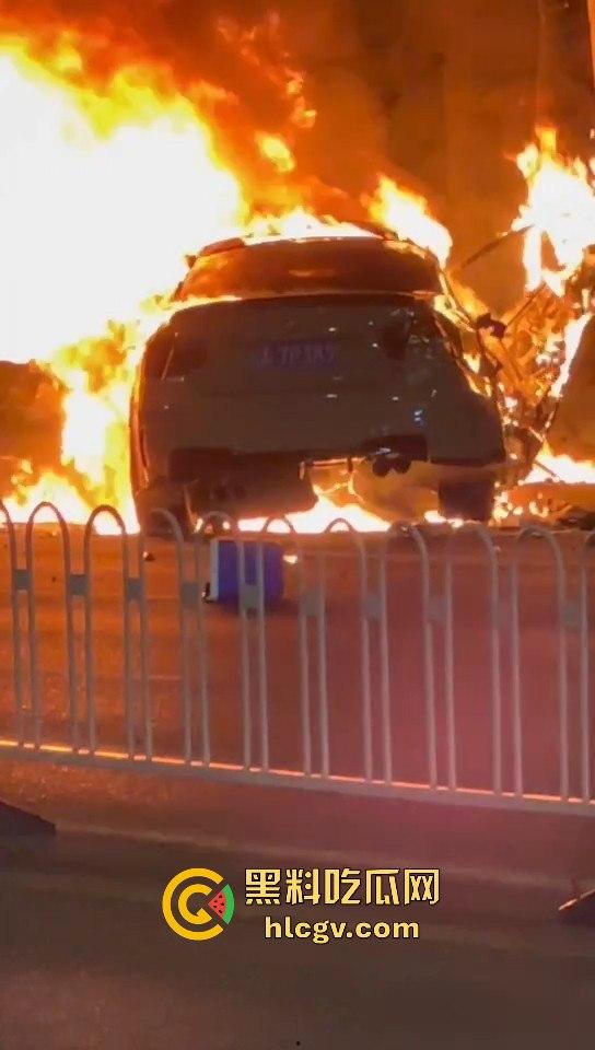 青环路情侣喝高出车祸！车子着火侧滑惨剧，男的逃生，女的被烧死让人唏嘘！  第4张