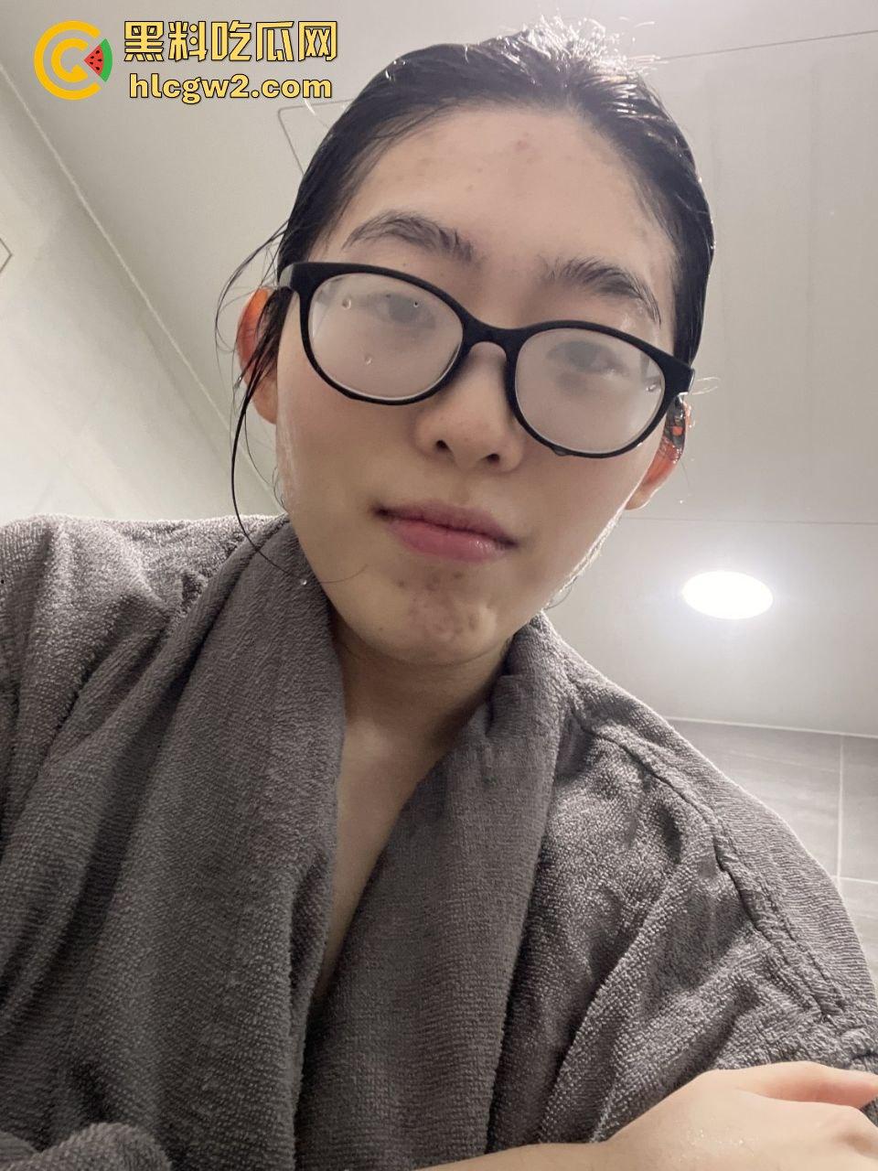 北京SOHO健身女教练【范珊珊】自拍自慰视频疯传，桃红奶晕勾引男学员报课，健身报得多还能上床？  第4张