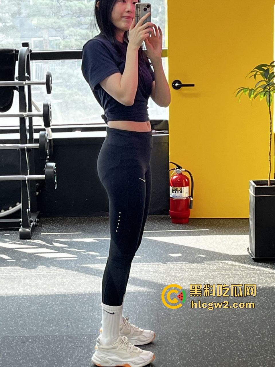 北京SOHO健身女教练【范珊珊】自拍自慰视频疯传，桃红奶晕勾引男学员报课，健身报得多还能上床？  第17张