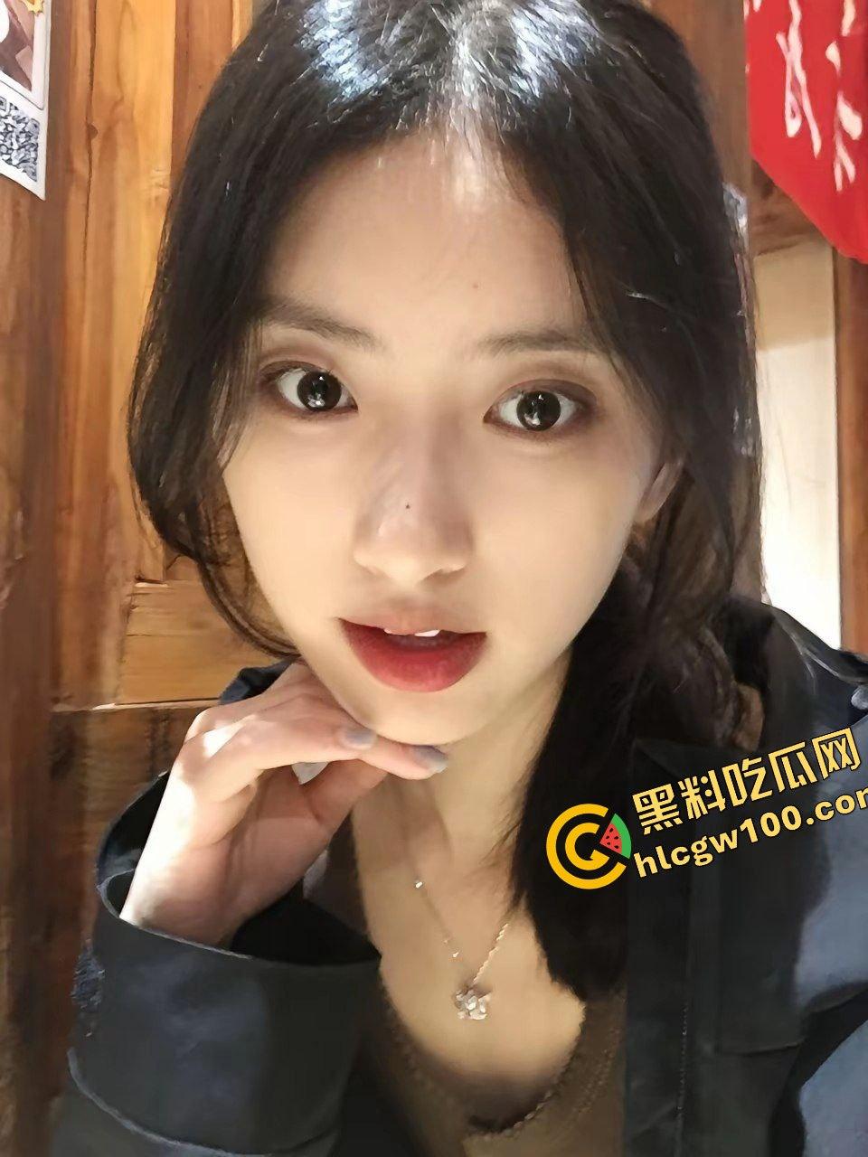 上海震旦职业学院反差骚鸡肉便器『王艺婉』母狗体质滥交无数 炮友情趣后入激烈做爱！原创独家曝光流出！  第1张