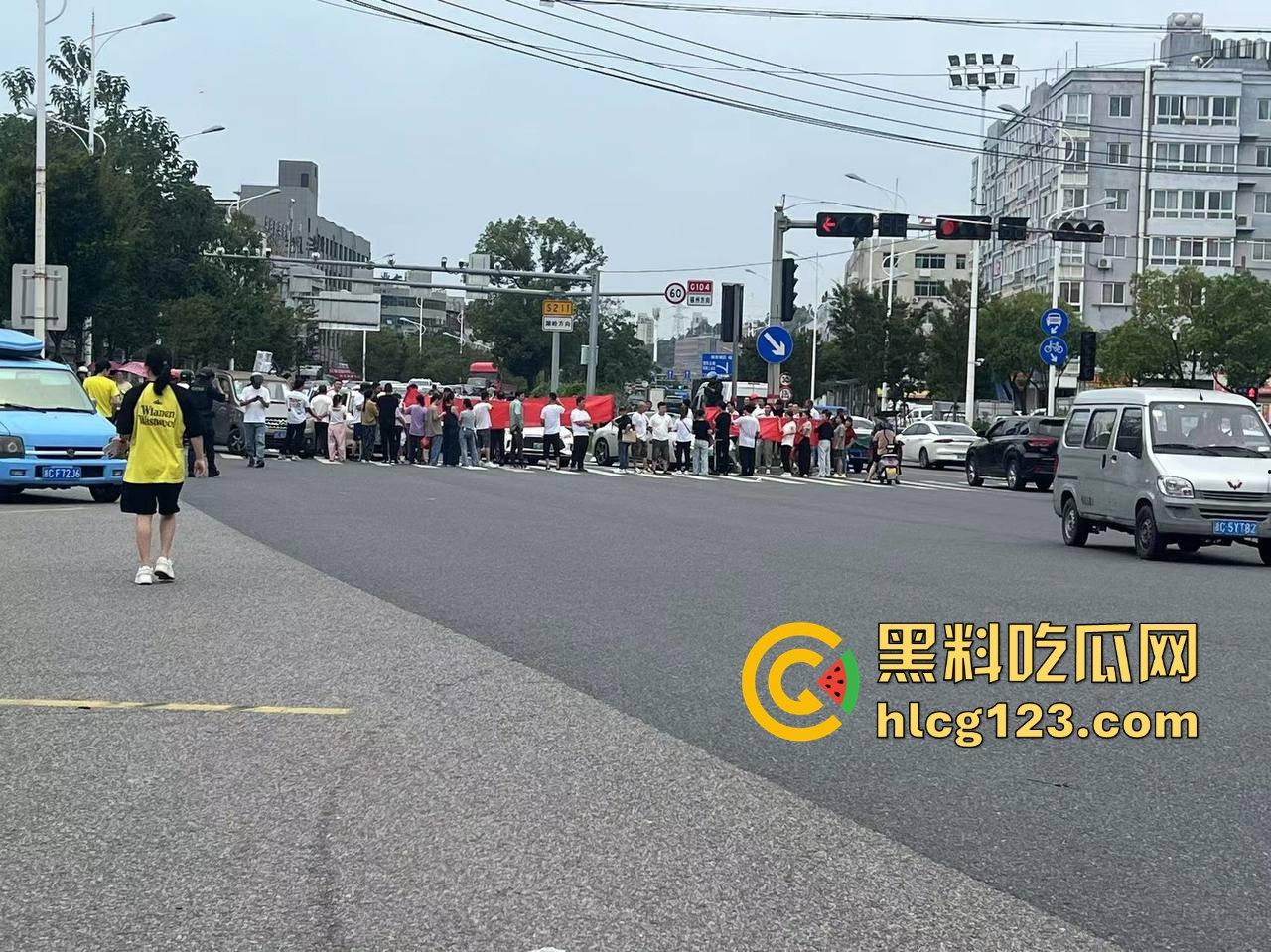 讨薪没错，但拦路等于找事！拦了路？特别人员分分钟把你请去喝茶！  第7张