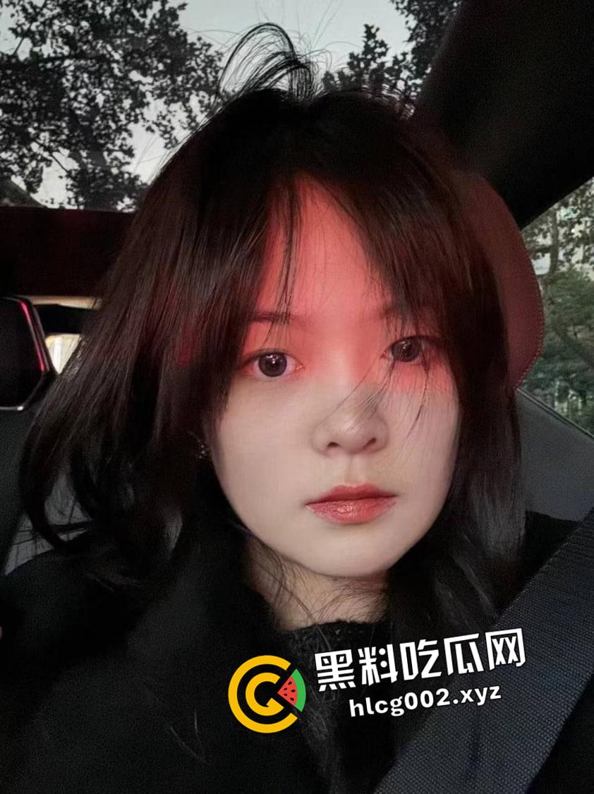 西安东郊摩托车俱乐部大瓜！ 店内小妹和老板没等客人走就开干 妹妹在沙发上疯狂被怼 现场偷拍视频流出  第4张