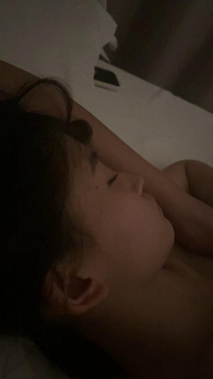 老男人果然都爱萝莉，这不妹子才刚过十八岁就被老男人得逞了！朋友圈发布实战流程：尾随—搭讪—买零食—开房—破处！  第11张