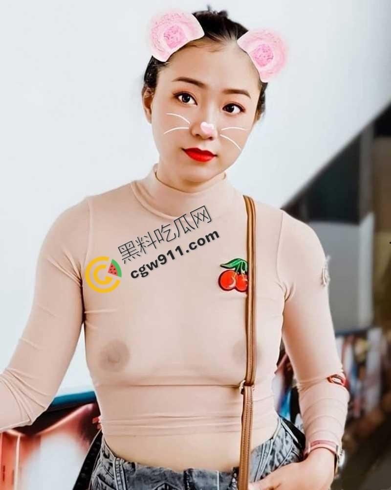 湖南人妻【黄小桃】的大胆暴露挑逗！真空逛街，夹着肛塞大胆露穴，寻求刺激后被爆操  第5张