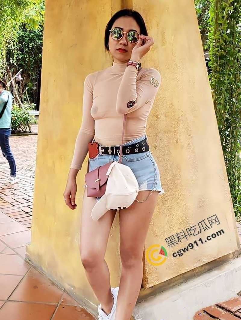 湖南人妻【黄小桃】的大胆暴露挑逗！真空逛街，夹着肛塞大胆露穴，寻求刺激后被爆操  第10张