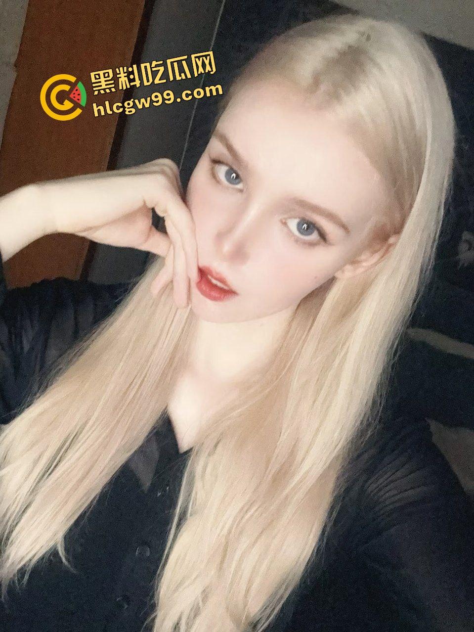 野性的呼唤！俄罗斯反差金发妹玩刺激露出，在野外雪地汽车上自慰抠逼，露天福利抓紧观赏，不愧是战斗民族！  第1张