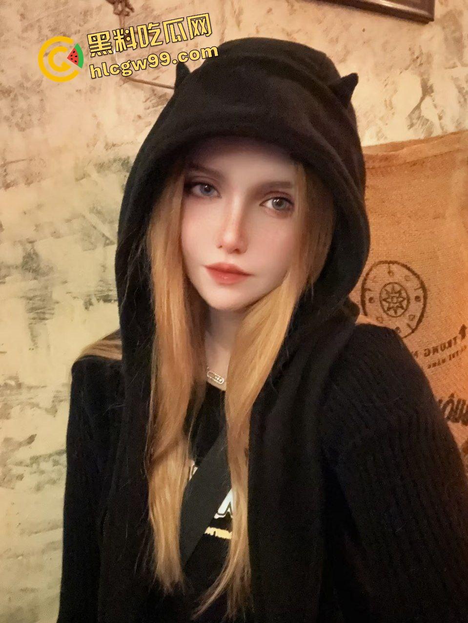 野性的呼唤！俄罗斯反差金发妹玩刺激露出，在野外雪地汽车上自慰抠逼，露天福利抓紧观赏，不愧是战斗民族！  第2张