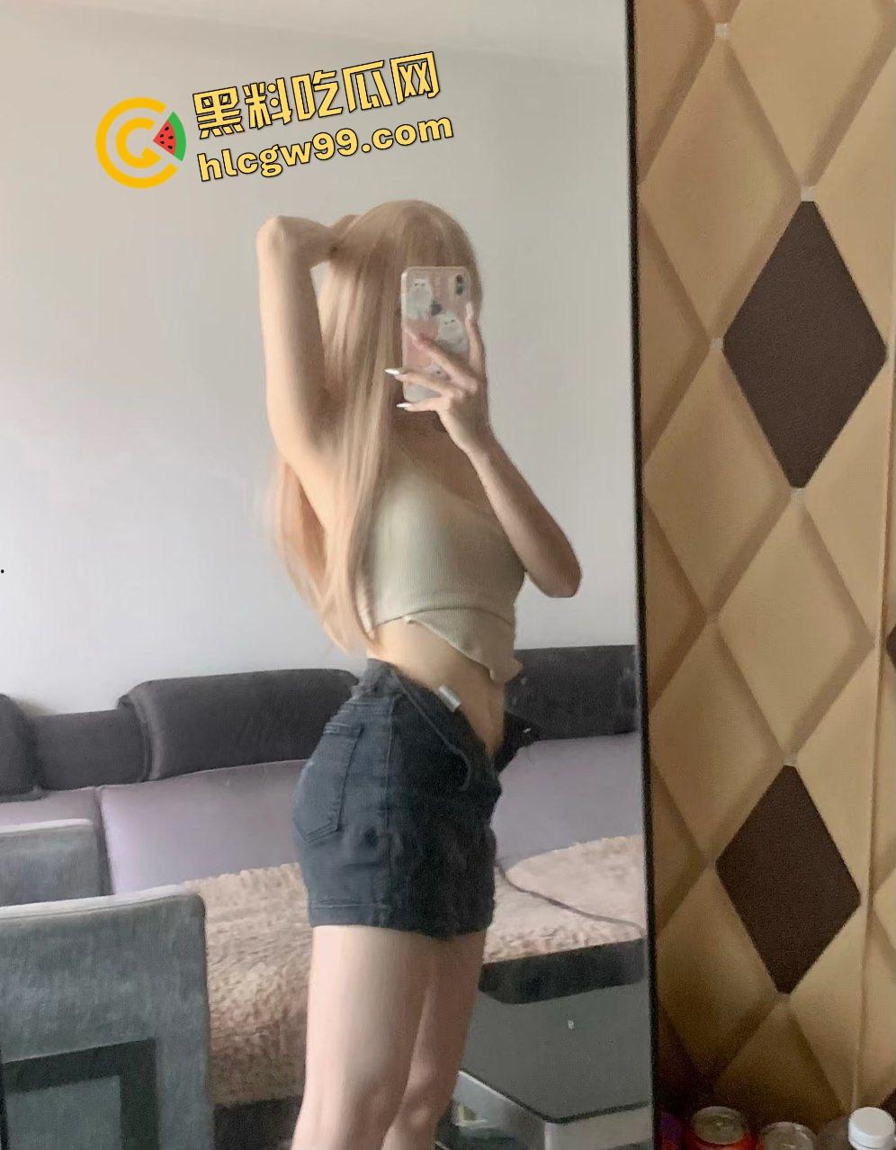 野性的呼唤！俄罗斯反差金发妹玩刺激露出，在野外雪地汽车上自慰抠逼，露天福利抓紧观赏，不愧是战斗民族！  第4张