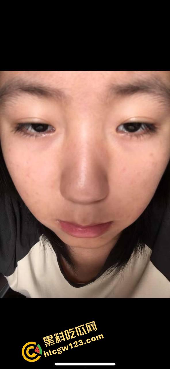 隔壁女租客【王梦】太会舔了！第一次口交就拉丝流白，跪着舔精不带擦，跪着舔完还乖乖自己坐上来！  第4张