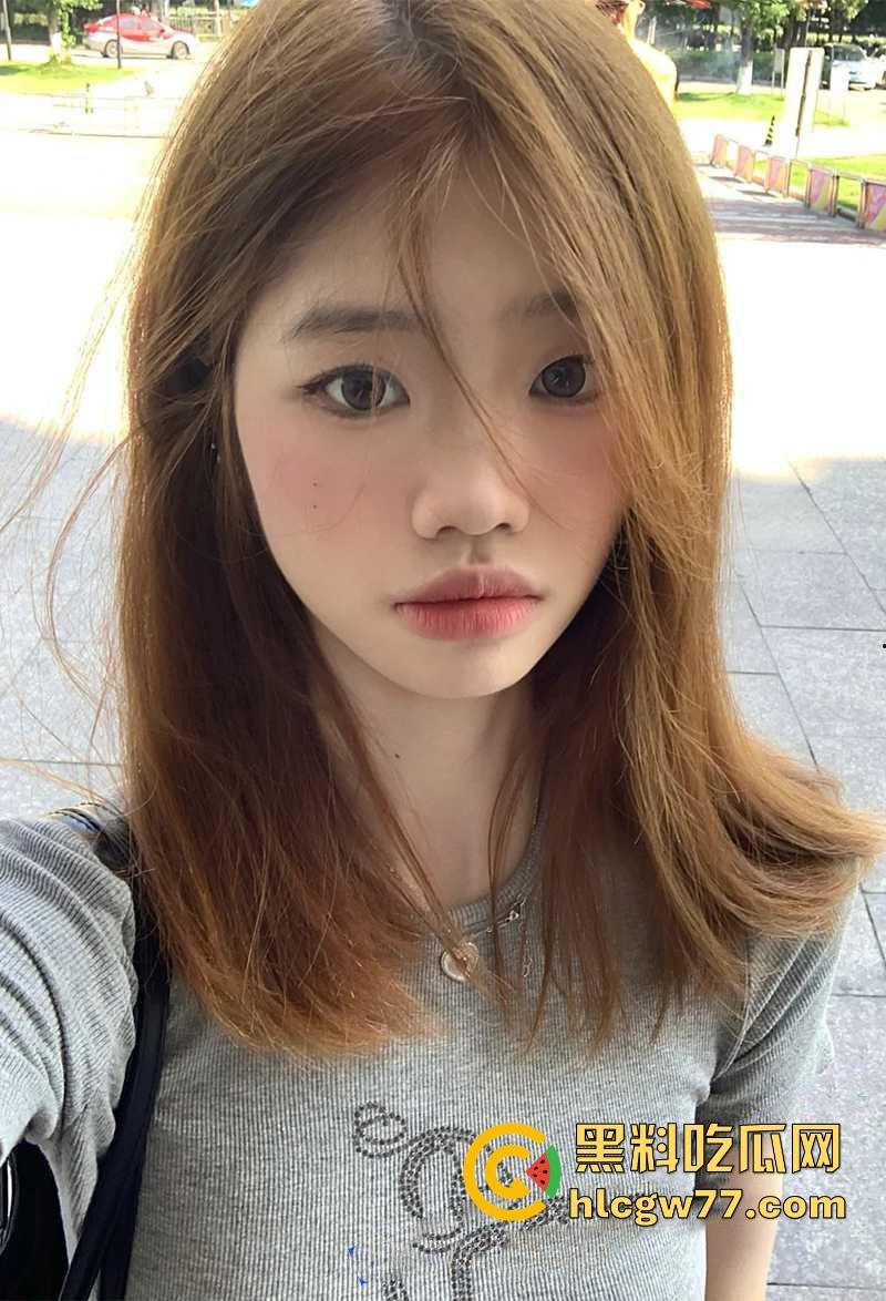 黄毛小妹直播间PK惩罚当场拔逼毛 输赢规矩惊呆网友 这届网红玩的可真花花啊 估计平时也没少挨操！  第4张