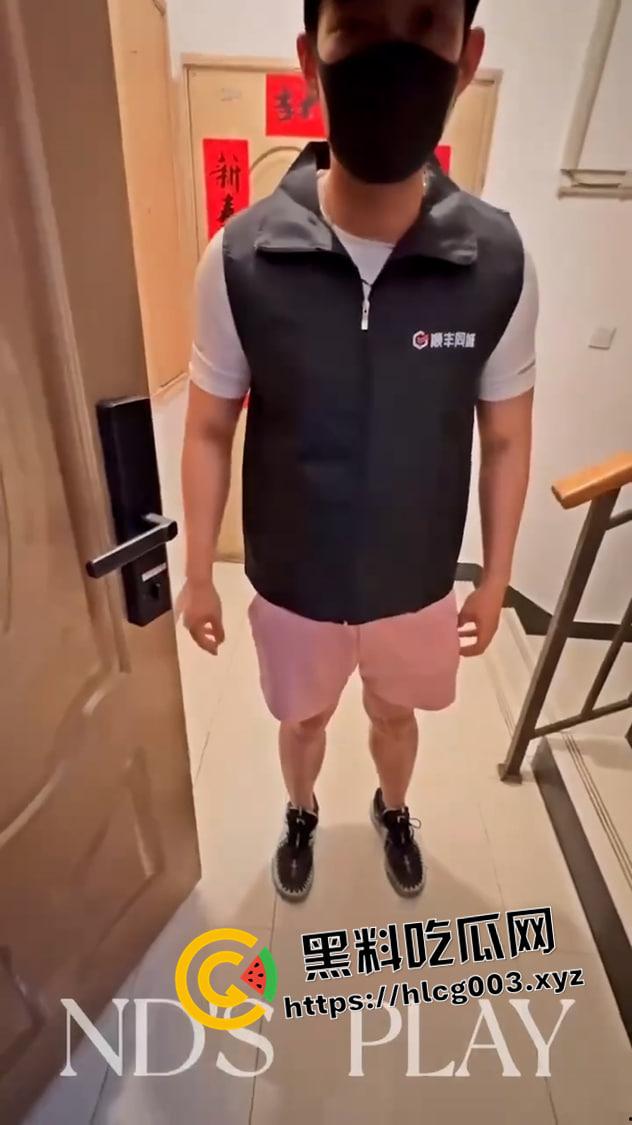 您的雪碧到了 但是屁眼发货！变态快递员送快递藏在肛门里 竟然都被直肠加热了  第1张