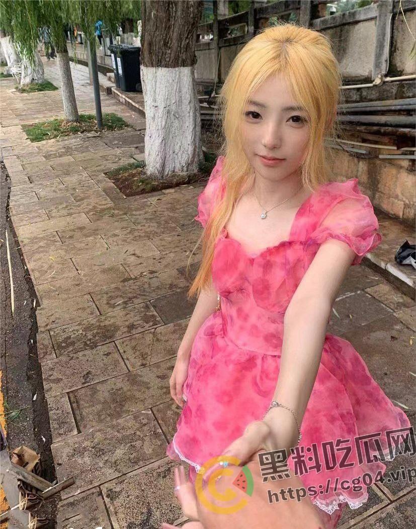 癞蛤蟆终于吃到了天鹅肉！蛰伏多年的猥琐男终于追到了女神 直接给干哭 还把女神给曝光了出来炫耀 多图警告  第1张