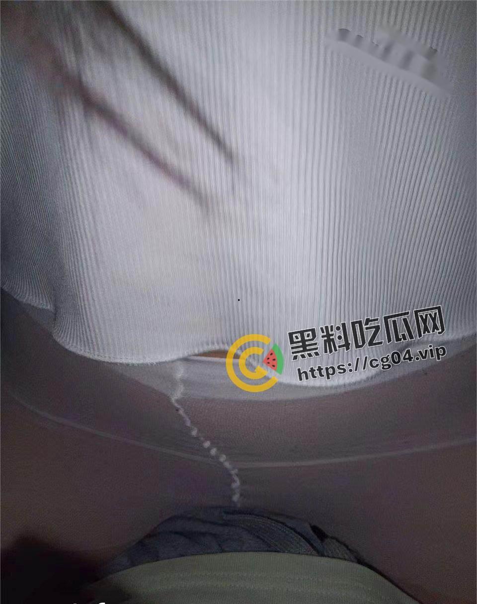 癞蛤蟆终于吃到了天鹅肉！蛰伏多年的猥琐男终于追到了女神 直接给干哭 还把女神给曝光了出来炫耀 多图警告  第34张