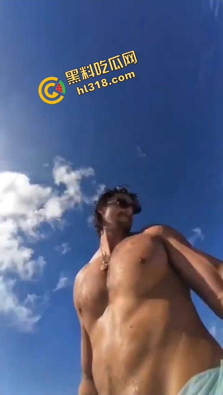 老外挑战大海漂流日逼，日到一半遇金枪鱼，鸡儿抽插手在抓鱼，打完炮还能吃活生鱼片，真正的野外求生！  第4张