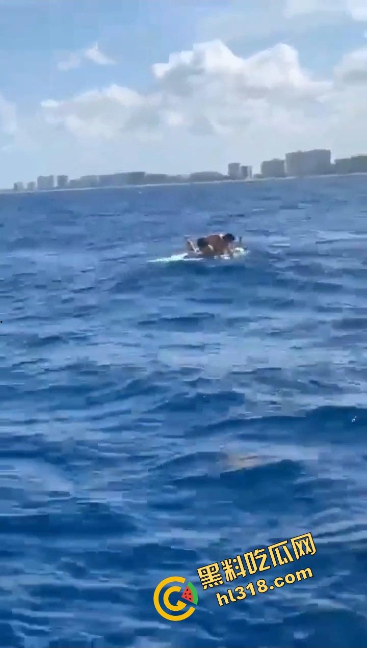 老外挑战大海漂流日逼，日到一半遇金枪鱼，鸡儿抽插手在抓鱼，打完炮还能吃活生鱼片，真正的野外求生！  第7张