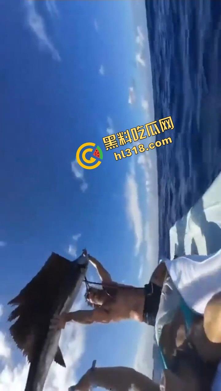 老外挑战大海漂流日逼，日到一半遇金枪鱼，鸡儿抽插手在抓鱼，打完炮还能吃活生鱼片，真正的野外求生！  第10张