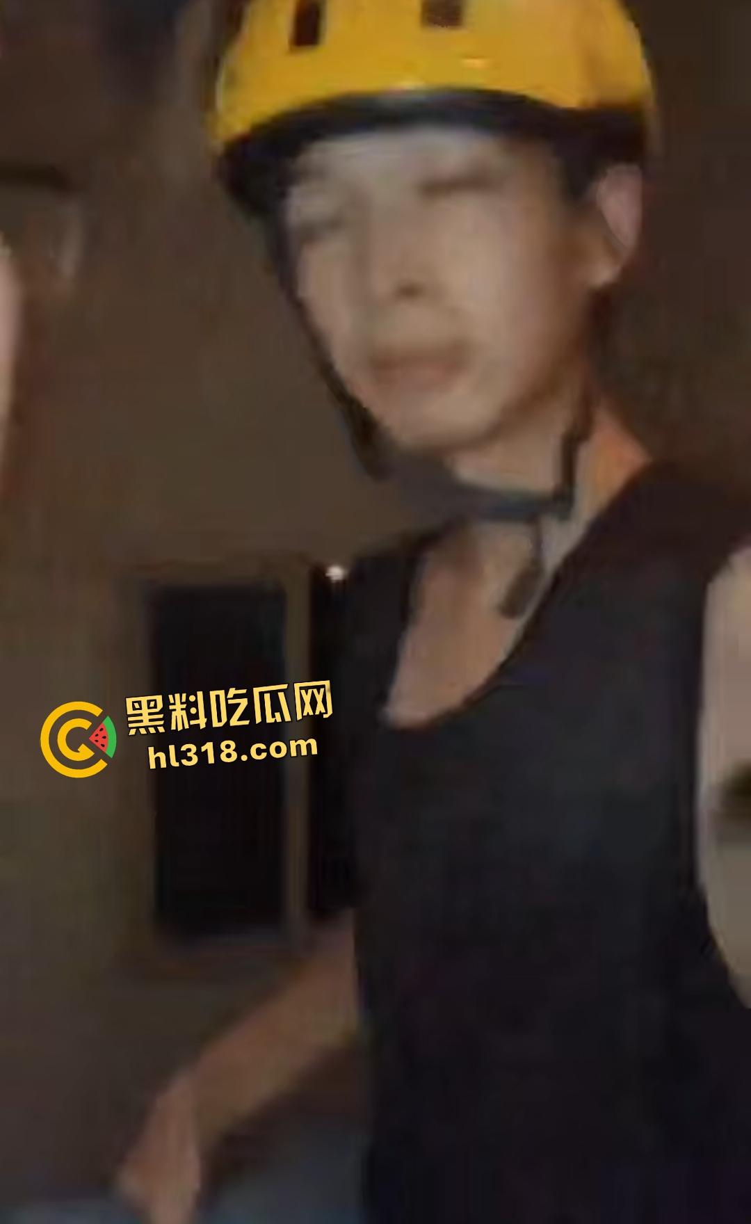 外卖小哥怒关水闸竟因为恶毒夫妻为白嫖退款PUA快递小哥,逼急狂徒挥刀抹颈,偷鸡不成血溅当场! 第1张 外卖小哥怒关水闸竟因为恶毒夫妻为白嫖退款PUA快递小哥,逼急狂徒挥刀抹颈,偷鸡不成血溅当场! 第1张