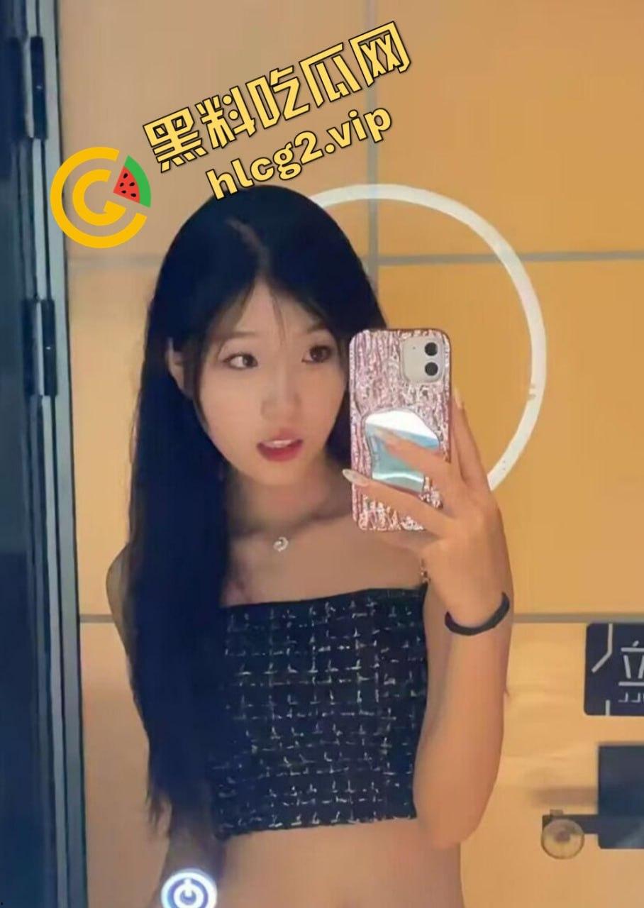 南京大学高颜值清纯大学生妹子『万慧书』被偷拍性爱视频泄露！娇喘声撩人主动骑乘扭动被男友无套猛插！  第3张