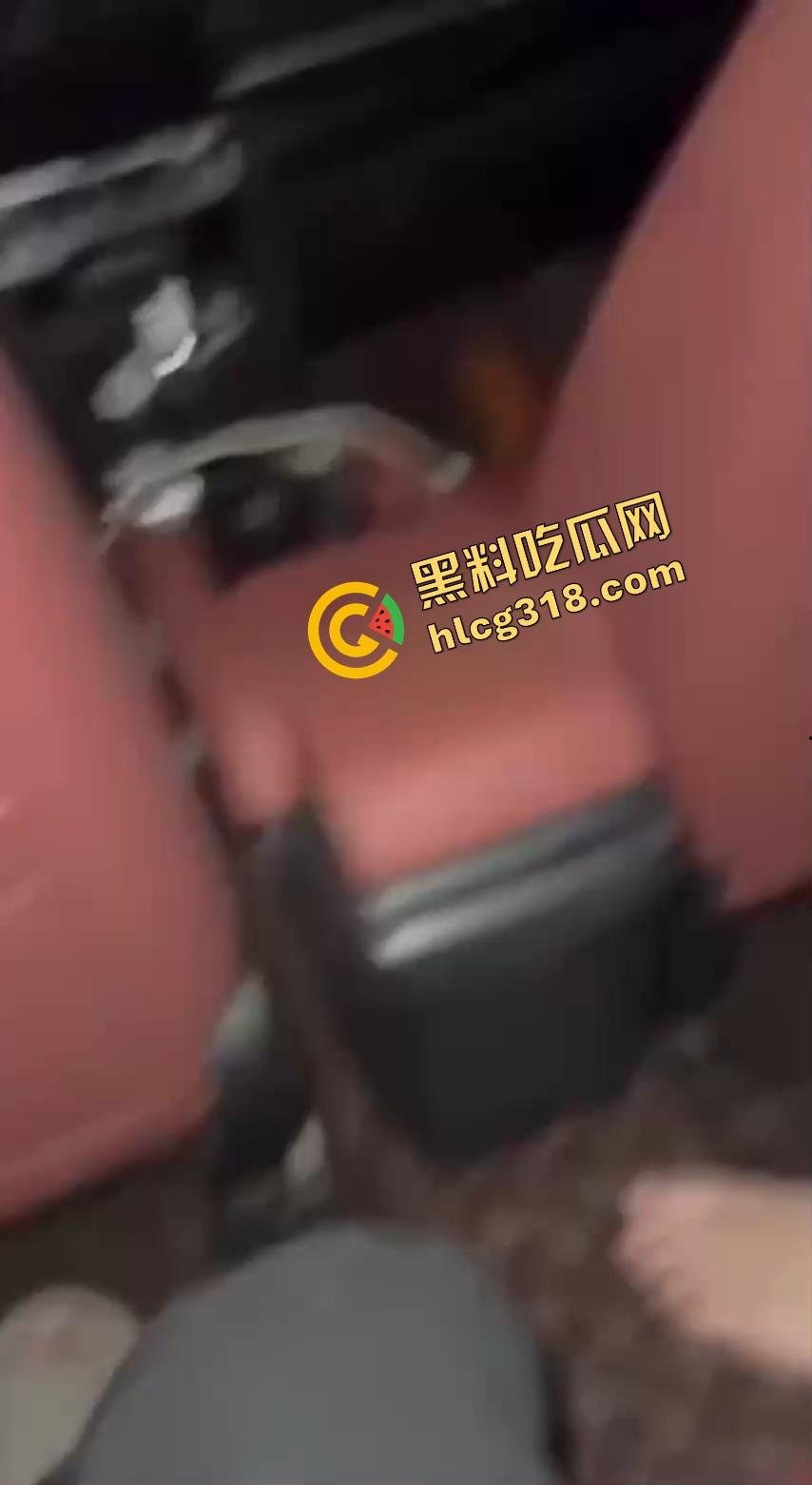 女神对你没兴趣？那是你没宝马，宝马一开，大学生妹妹变精盆，车震猛肏蜜桃臀叫声回荡地下车库！  第6张