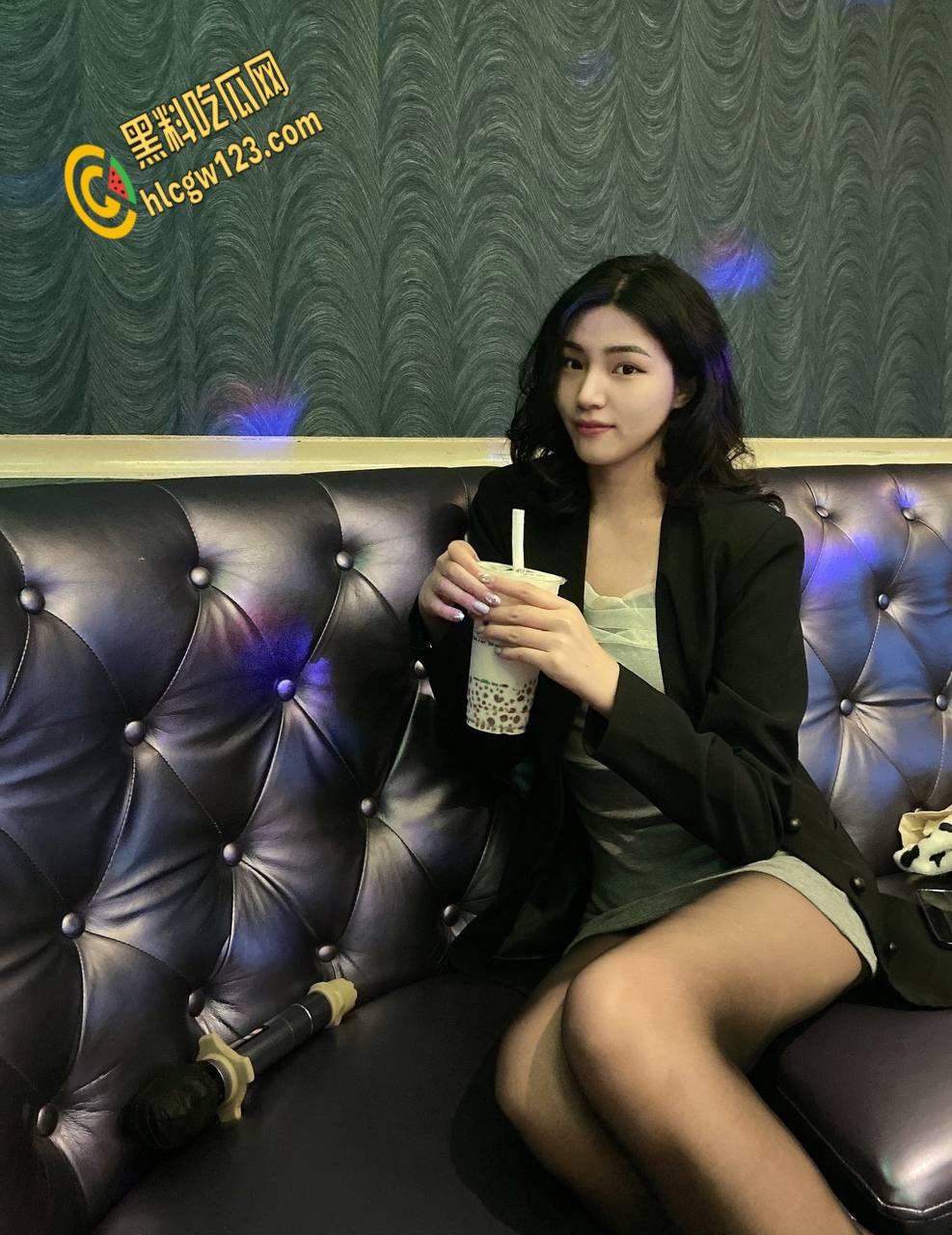 高冷学姐变骚浪母狗!黑白丝大长腿勾魂,富二代爆操后入,含着JB直流口水 ! 第1张 高冷学姐变骚浪母狗!黑白丝大长腿勾魂,富二代爆操后入,含着JB直流口水 ! 第1张