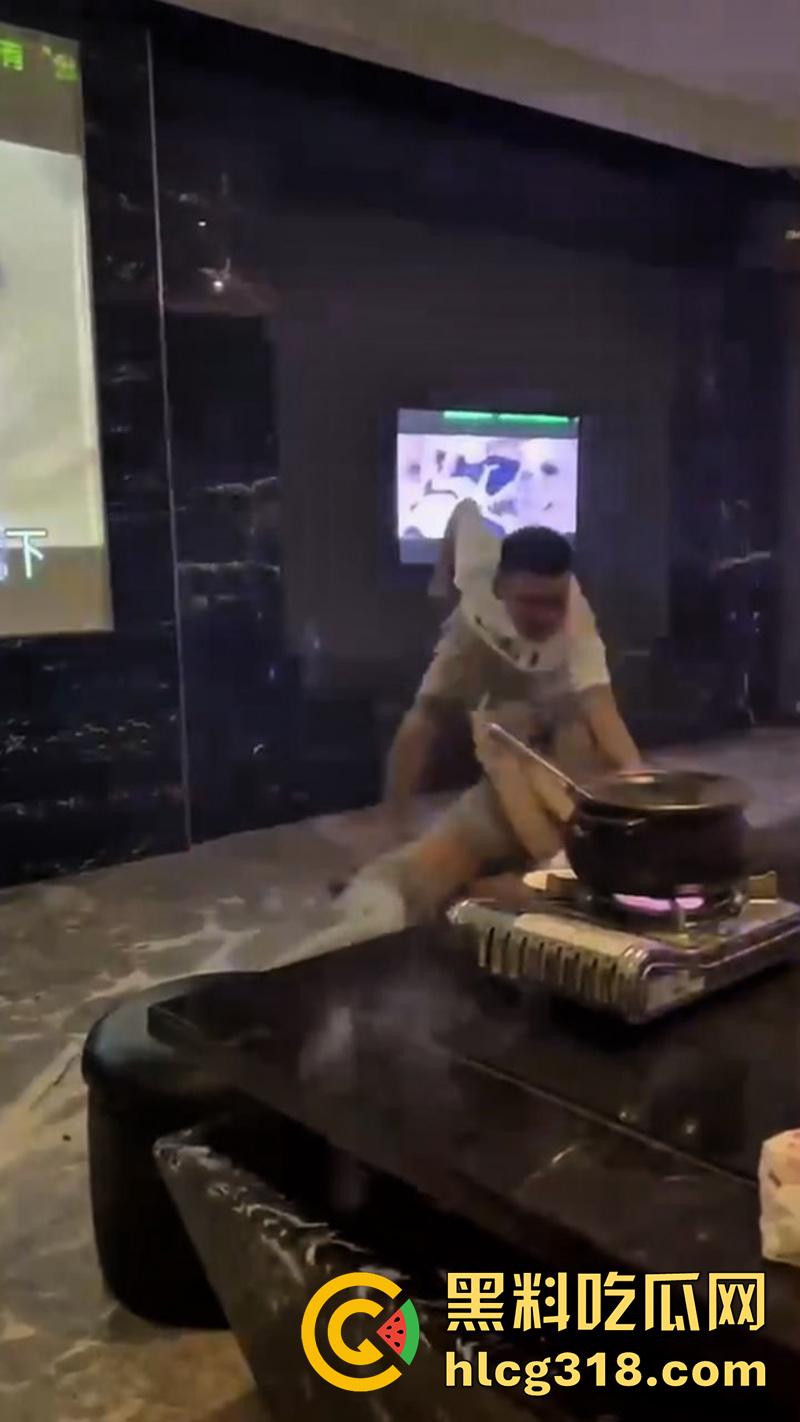 商K美女包房撕逼，说闺蜜男友坏话，忽悠俩人分手，却自己主动贴上去勾引，旁边大哥都看不下去了！  第6张